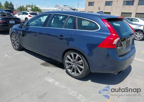 2015 Volvo V60 T5 Premier z USA, uszkodzony, nr VIN YV140MEKXF1252046
